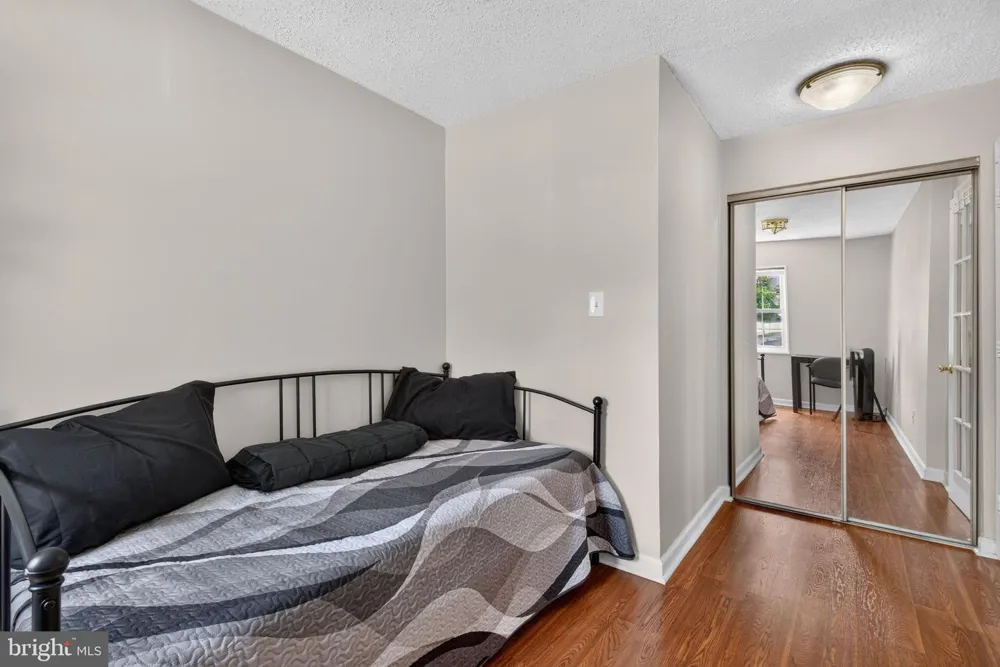 2305 FARRINGTON AVENUE #203 Alexandria, VA 22303