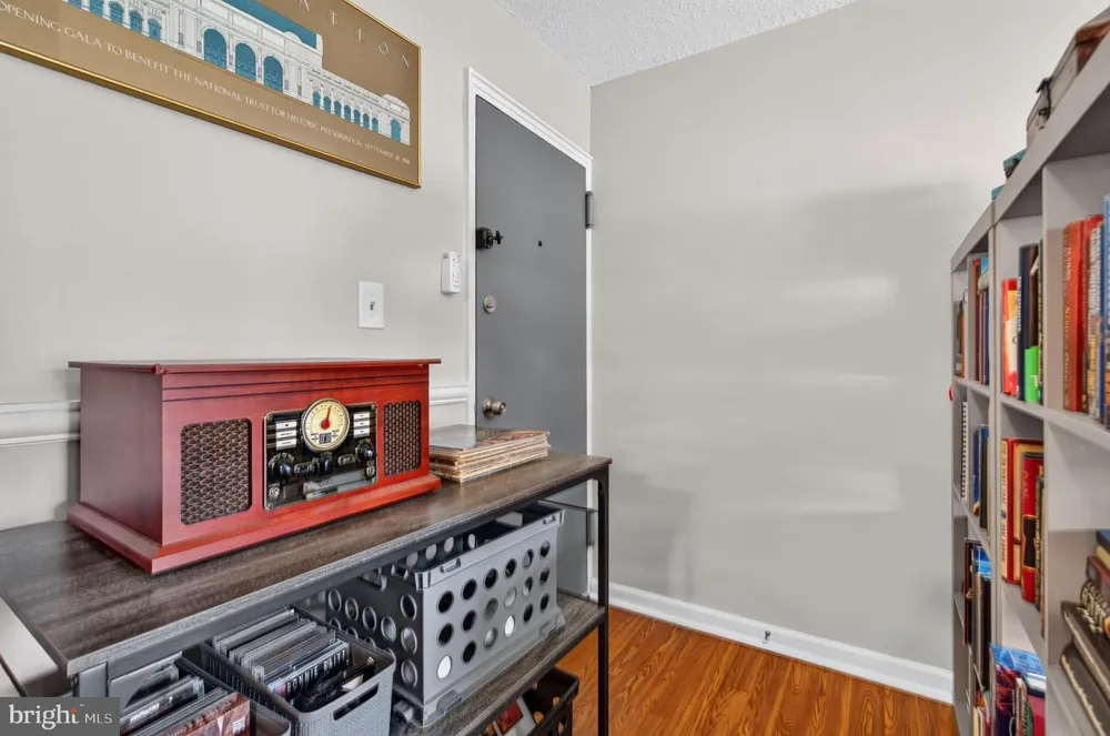 2305 FARRINGTON AVENUE #203 Alexandria, VA 22303