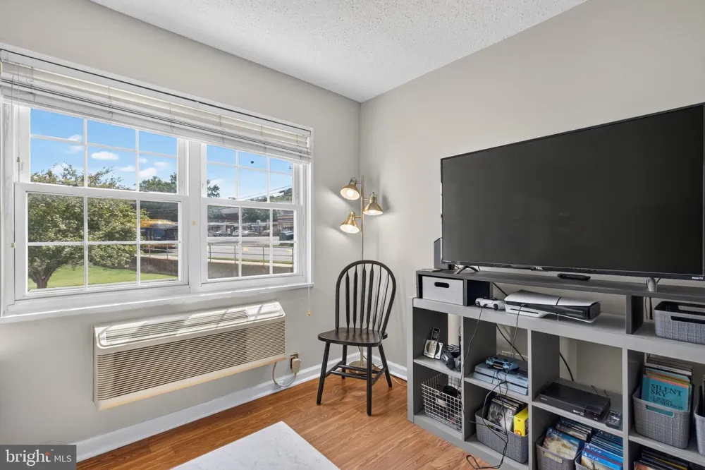 2305 FARRINGTON AVENUE #203 Alexandria, VA 22303