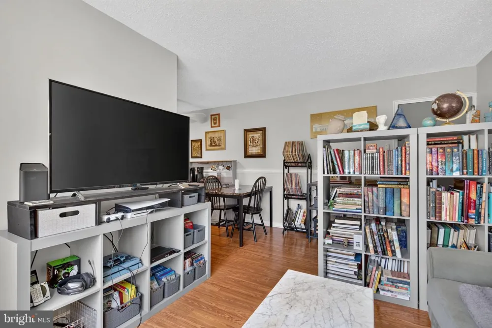 2305 FARRINGTON AVENUE #203 Alexandria, VA 22303