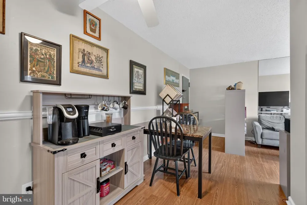 2305 FARRINGTON AVENUE #203 Alexandria, VA 22303