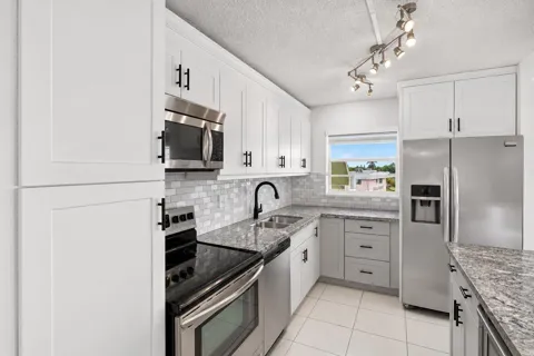 2741 Taft Street #410