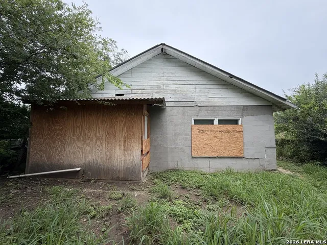 2104 S NAVIDAD ST San Antonio, TX 78207
