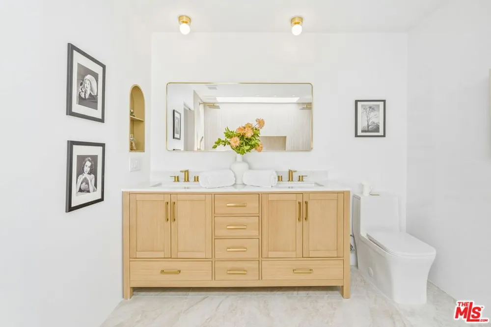 320 S Sierra Madre Palm Desert, CA 92260