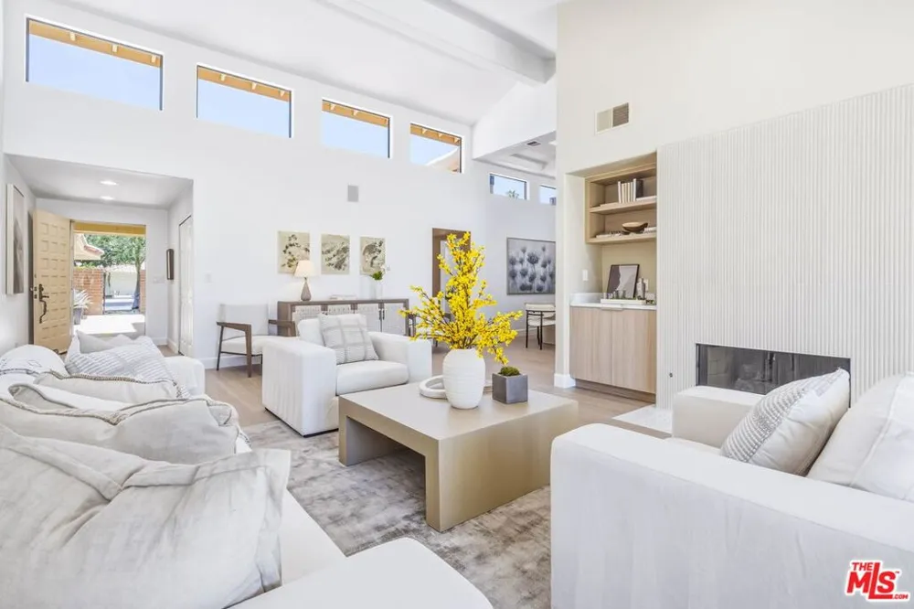320 S Sierra Madre Palm Desert, CA 92260
