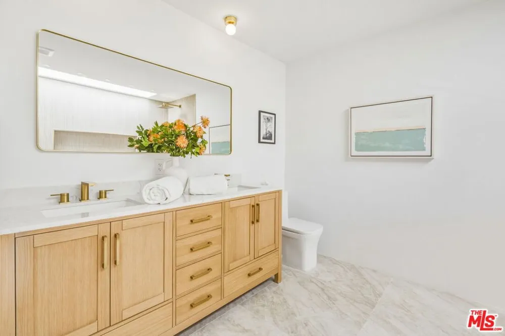 320 S Sierra Madre Palm Desert, CA 92260