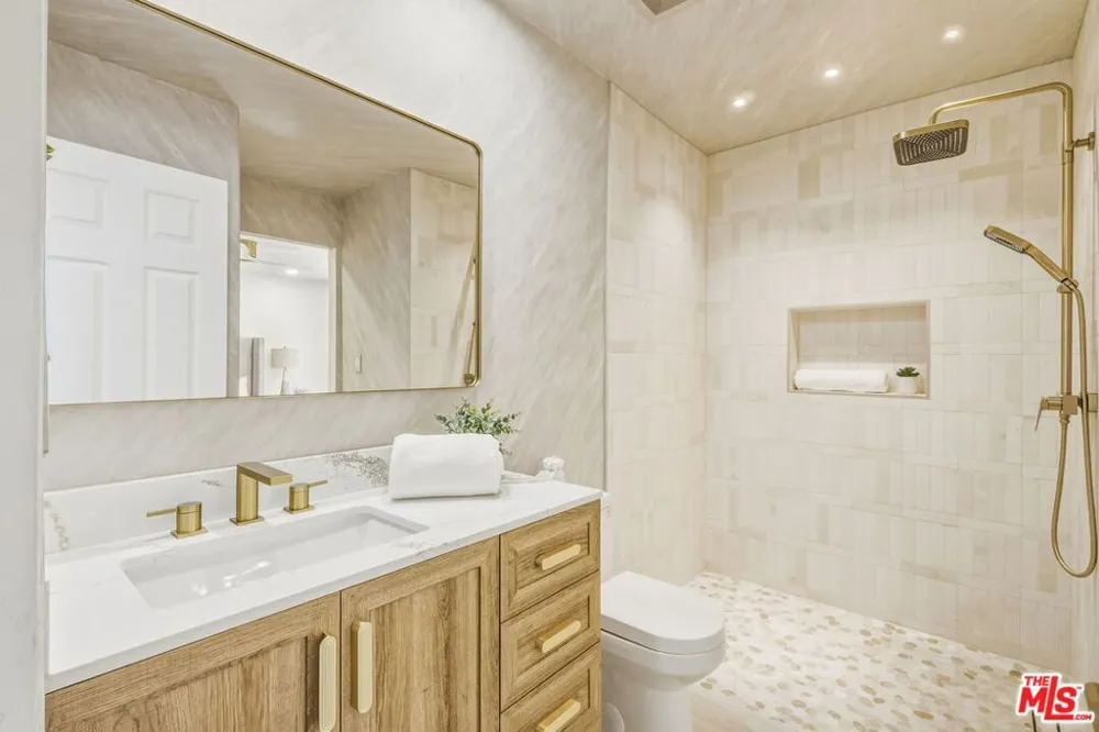 320 S Sierra Madre Palm Desert, CA 92260