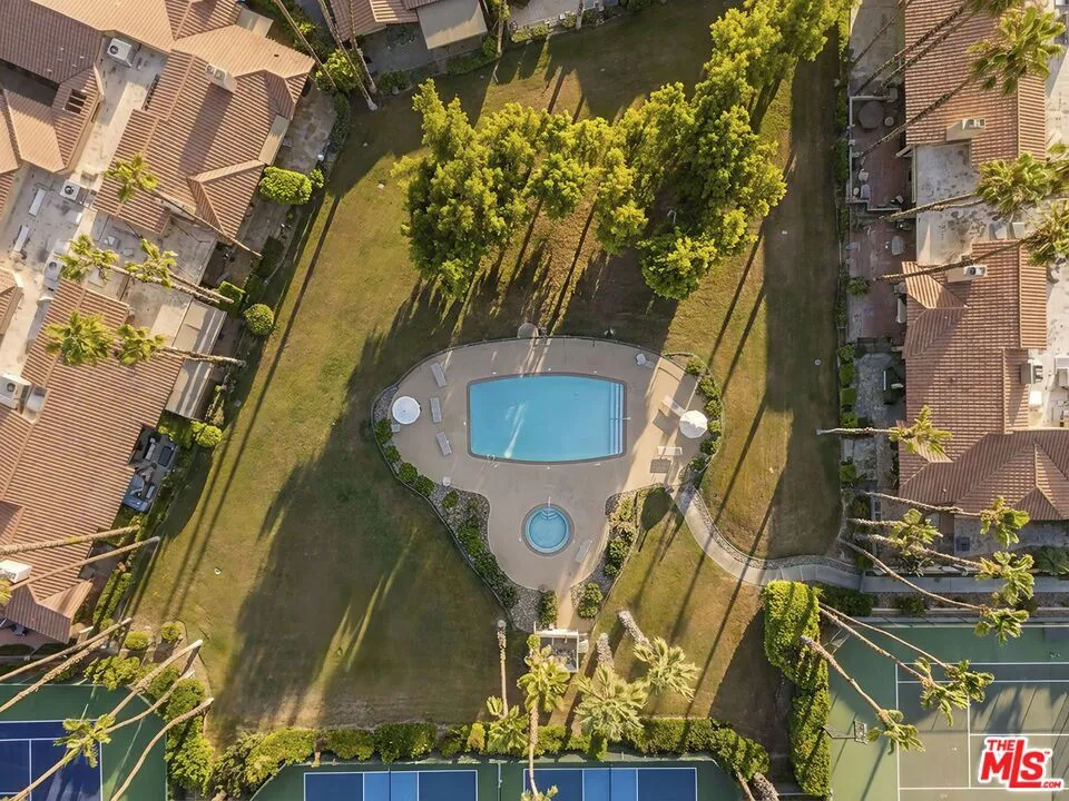 320 S Sierra Madre Palm Desert, CA 92260