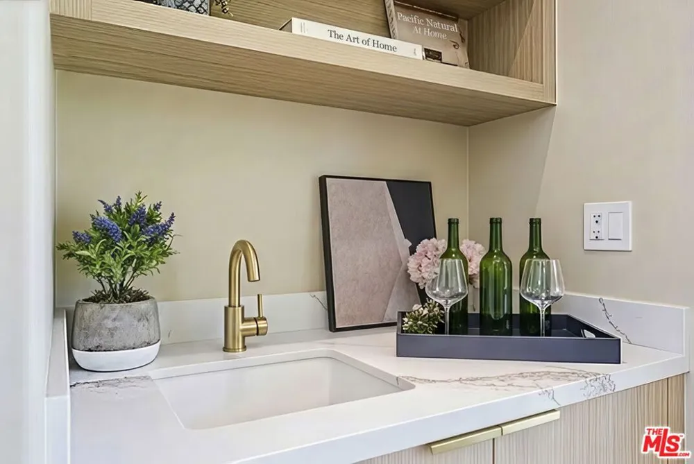 320 S Sierra Madre Palm Desert, CA 92260