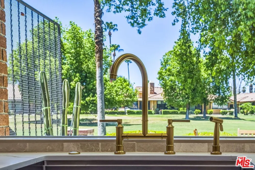 320 S Sierra Madre Palm Desert, CA 92260