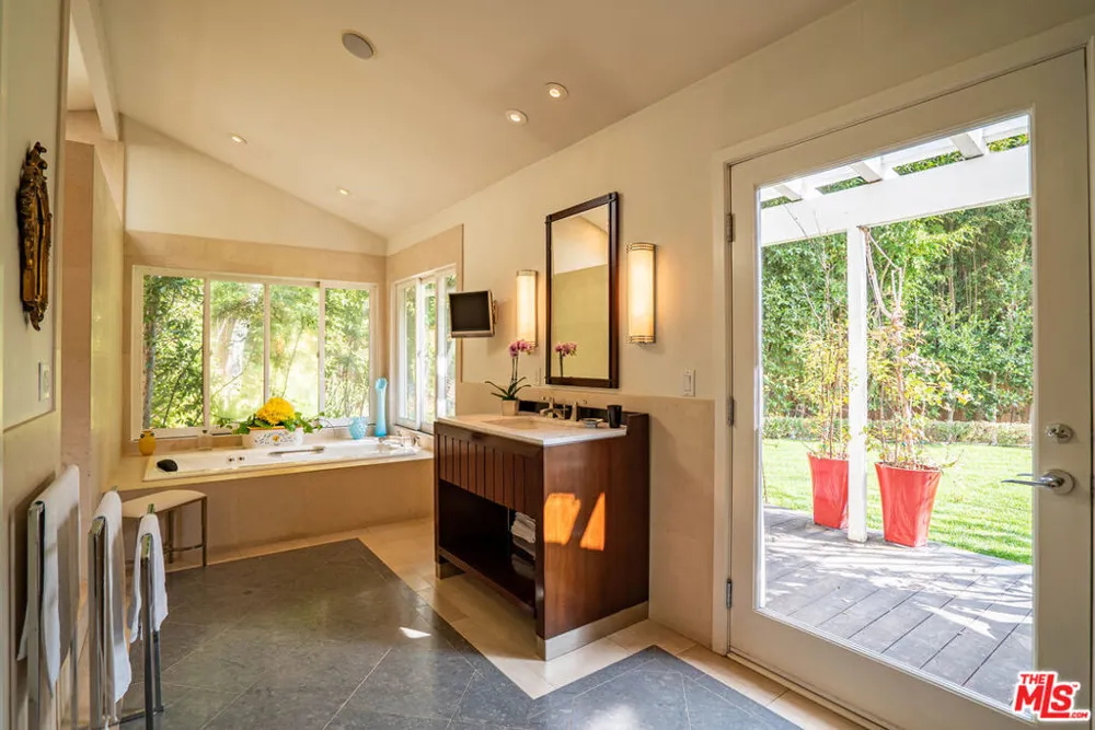 13324 W SUNSET Los Angeles, CA 90049
