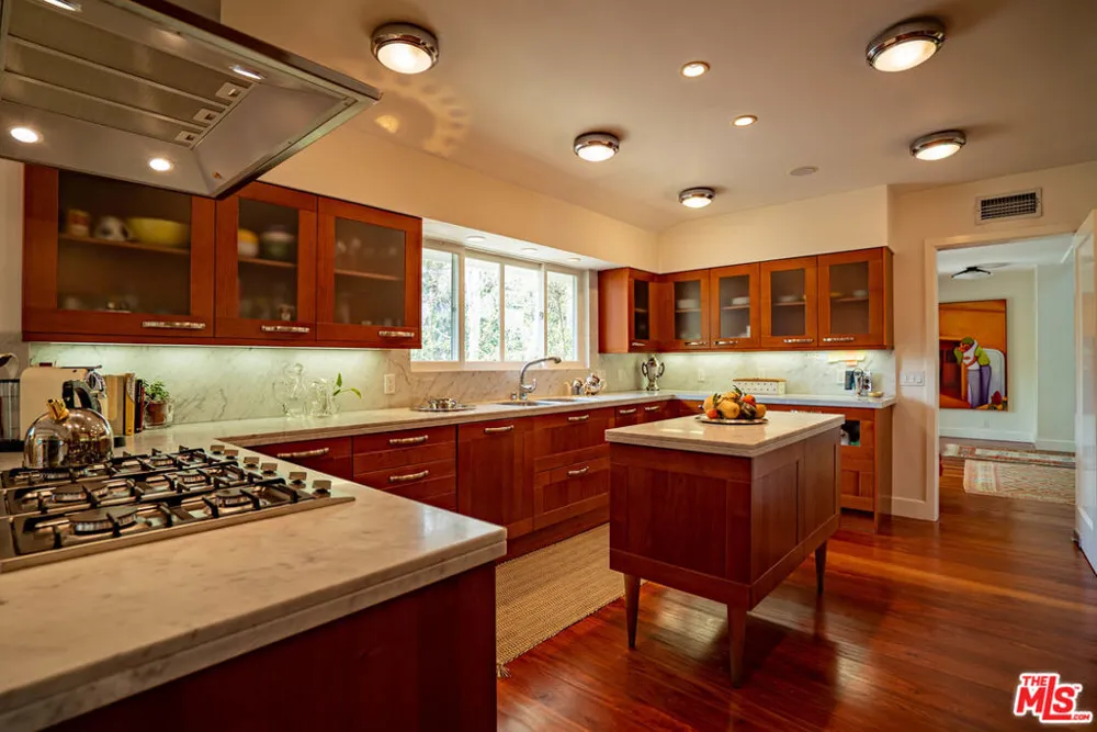 13324 W SUNSET Los Angeles, CA 90049