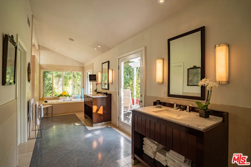 13324 W SUNSET Los Angeles, CA 90049
