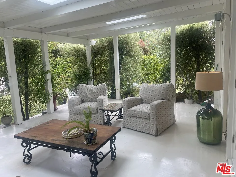 13324 W SUNSET Los Angeles, CA 90049
