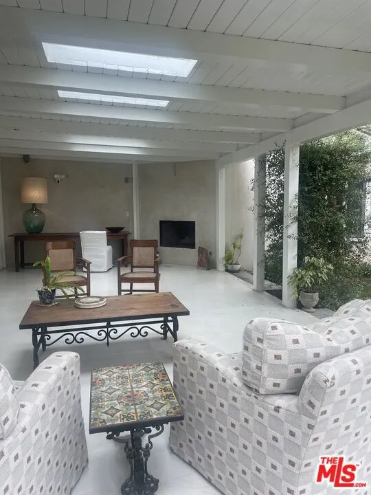 13324 W SUNSET Los Angeles, CA 90049