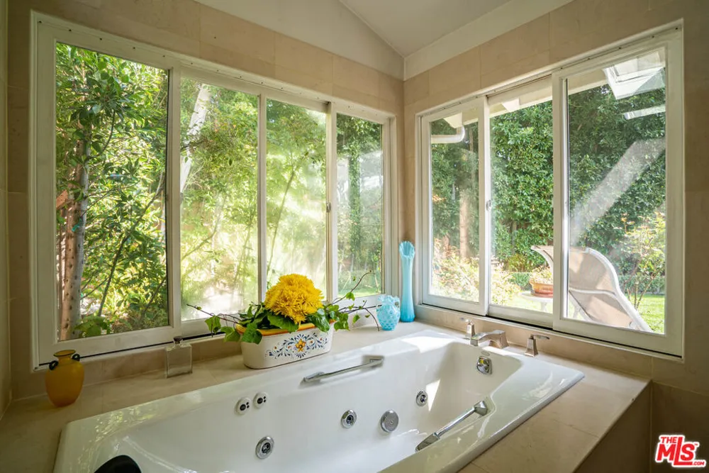 13324 W SUNSET Los Angeles, CA 90049