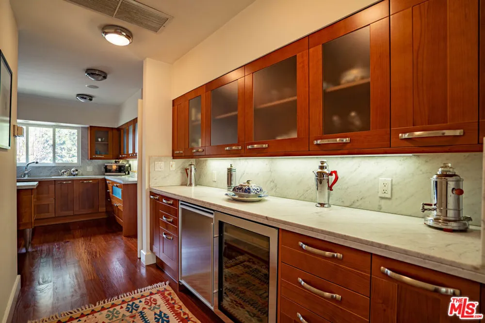 13324 W SUNSET Los Angeles, CA 90049