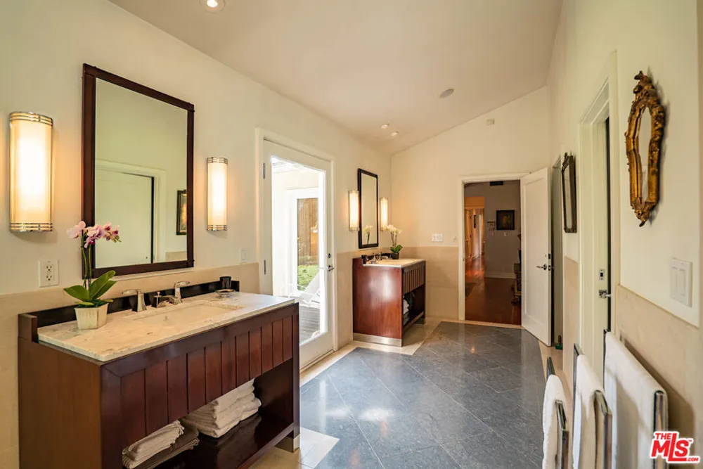 13324 W SUNSET Los Angeles, CA 90049