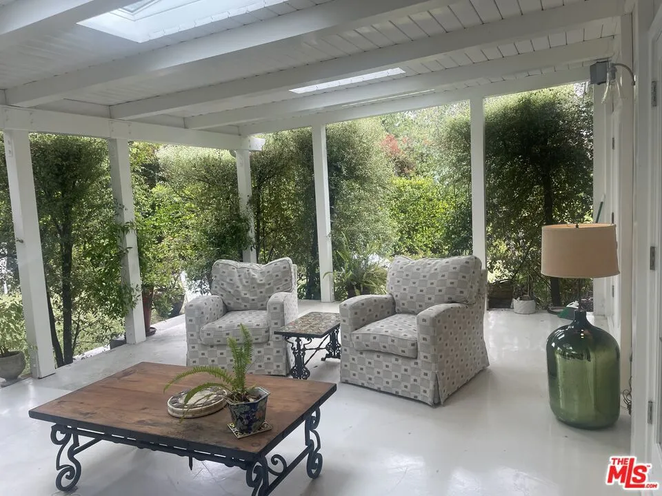 13324 W SUNSET Los Angeles, CA 90049