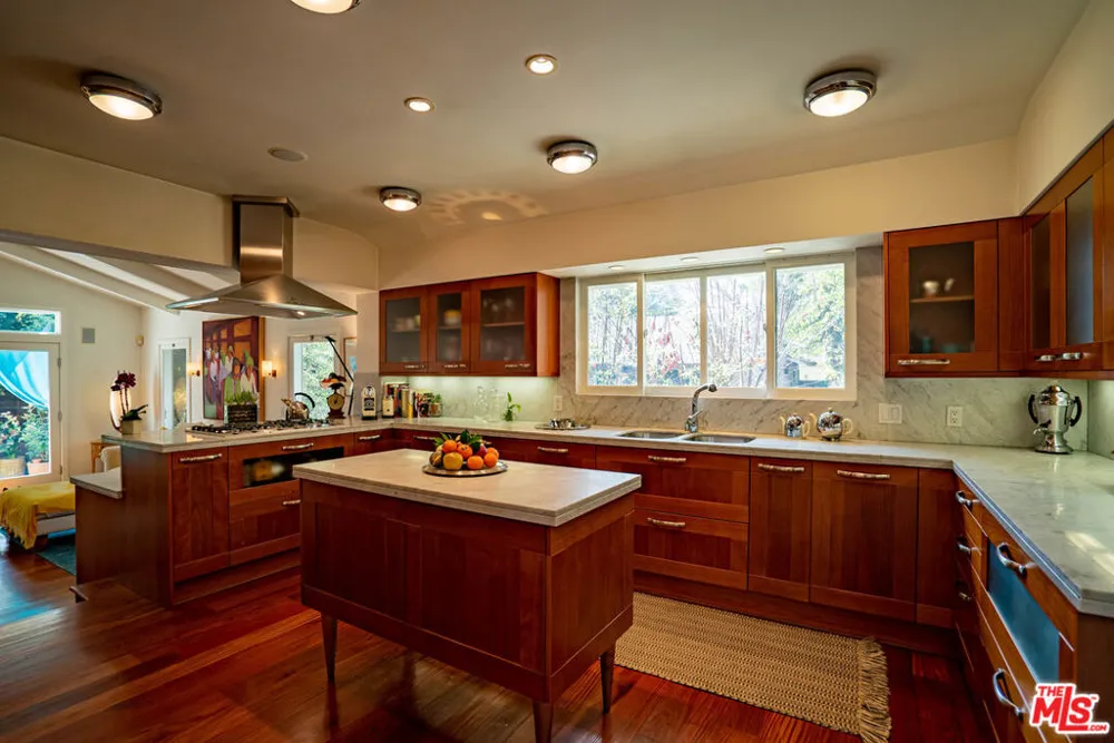 13324 W SUNSET Los Angeles, CA 90049