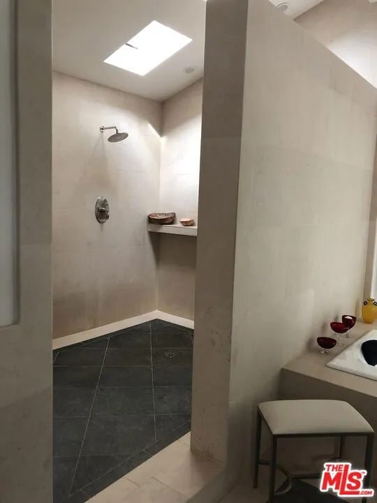13324 W SUNSET Los Angeles, CA 90049