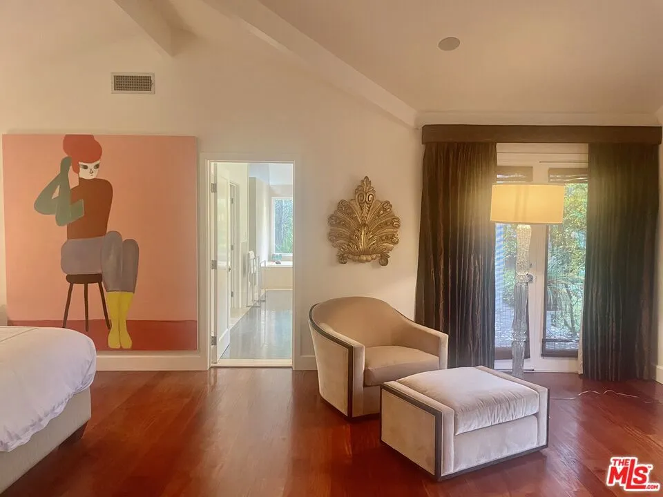 13324 W SUNSET Los Angeles, CA 90049