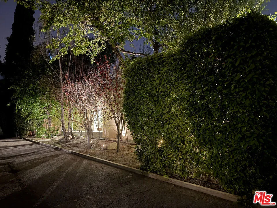 13324 W SUNSET Los Angeles, CA 90049