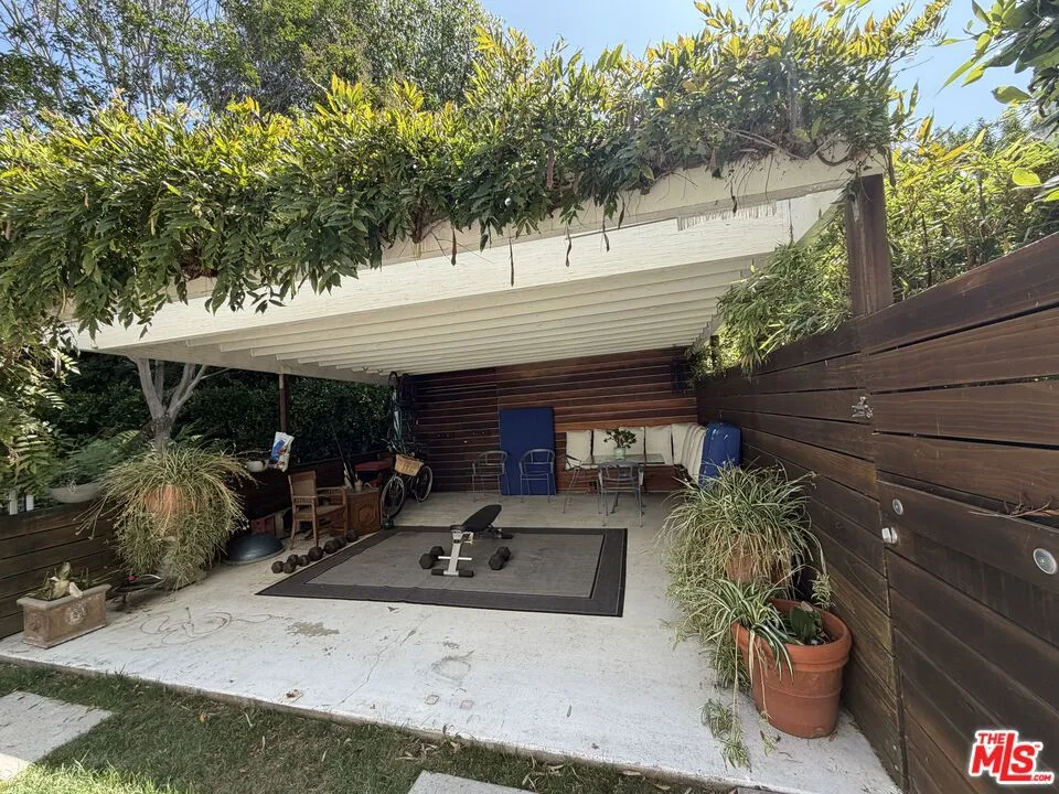 13324 W SUNSET Los Angeles, CA 90049
