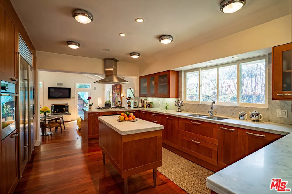 13324 W SUNSET Los Angeles, CA 90049