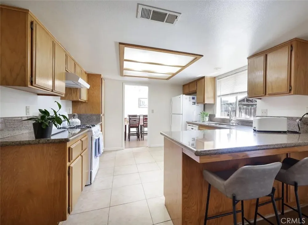 10205 Single Oak Drive Bakersfield, CA 93311