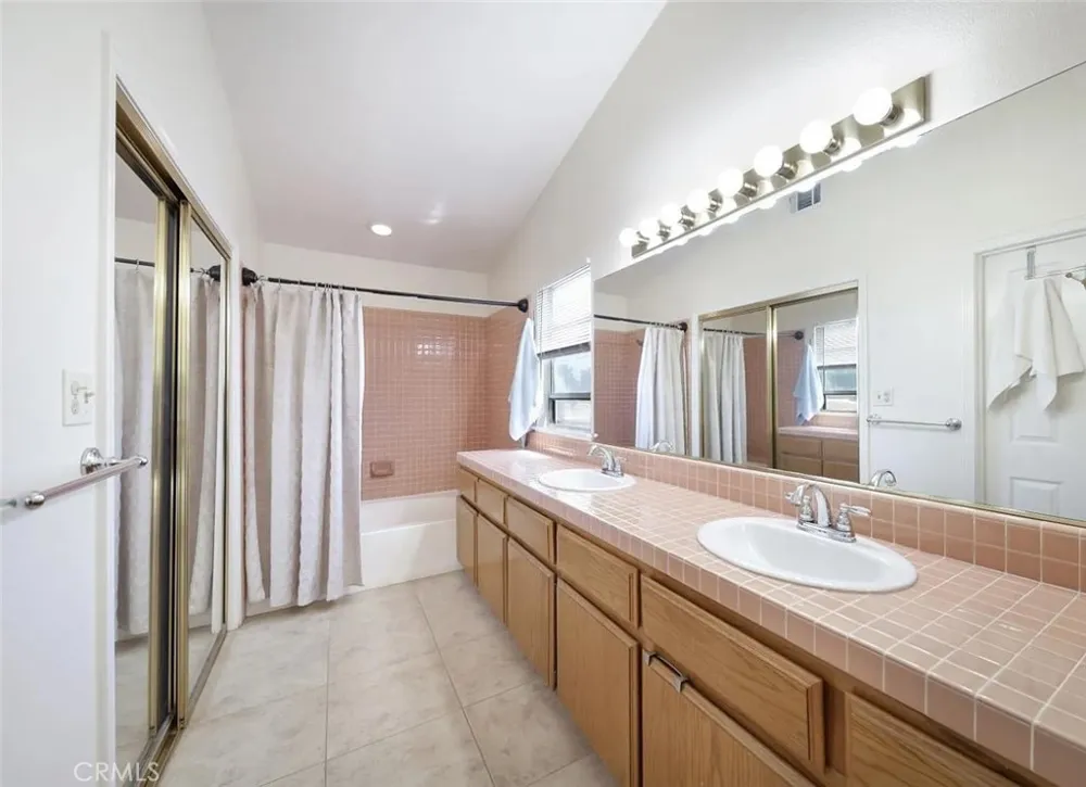 10205 Single Oak Drive Bakersfield, CA 93311