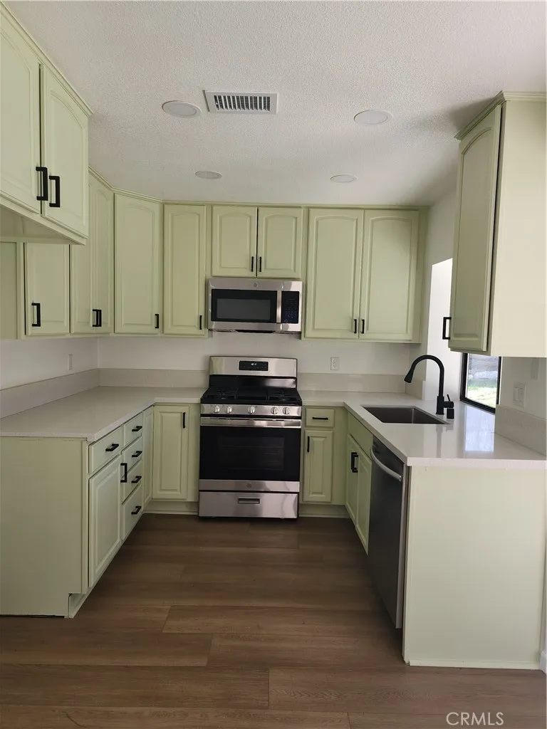 37749 Autumn Lane Palmdale, CA 93550