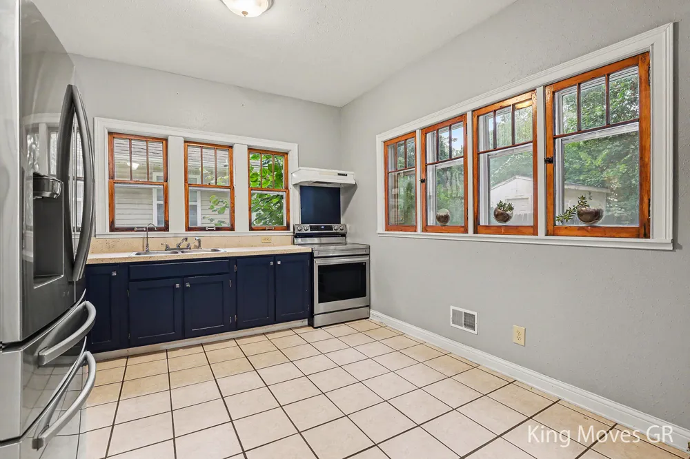 621 Davis Avenue NW Grand Rapids City, MI 49504