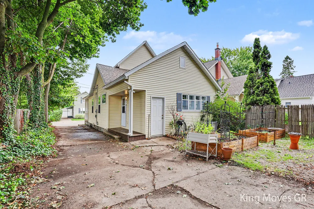 621 Davis Avenue NW Grand Rapids City, MI 49504