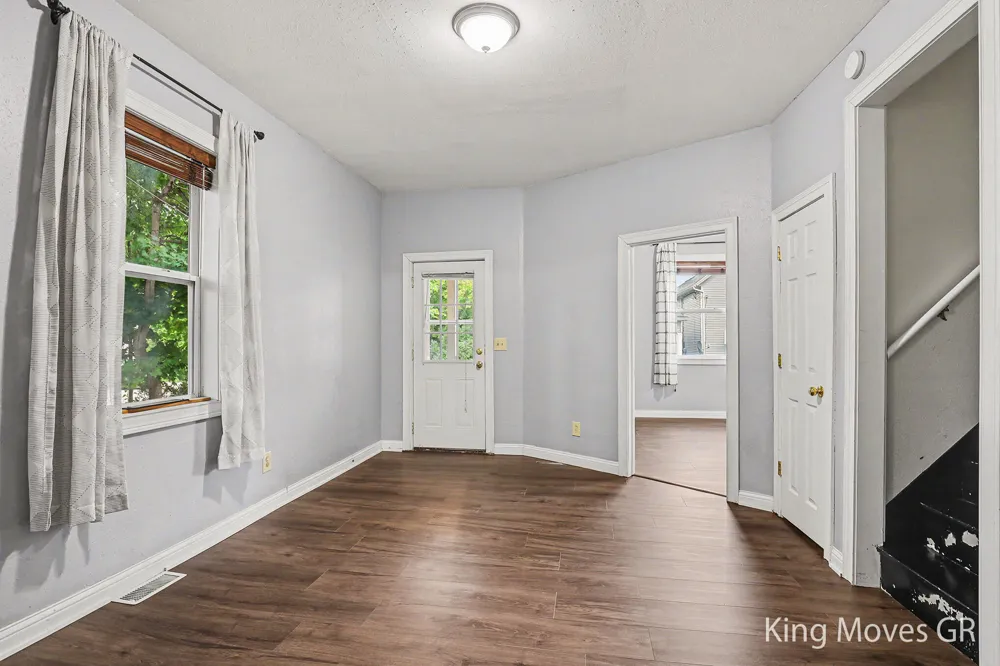621 Davis Avenue NW Grand Rapids City, MI 49504