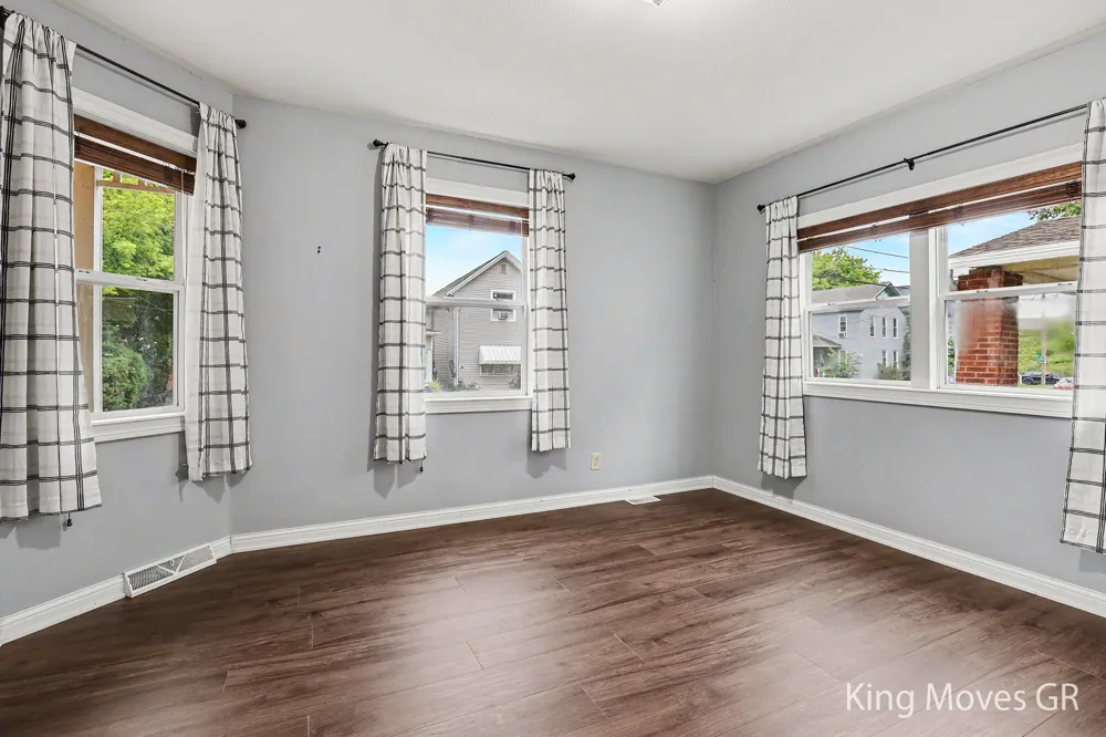 621 Davis Avenue NW Grand Rapids City, MI 49504