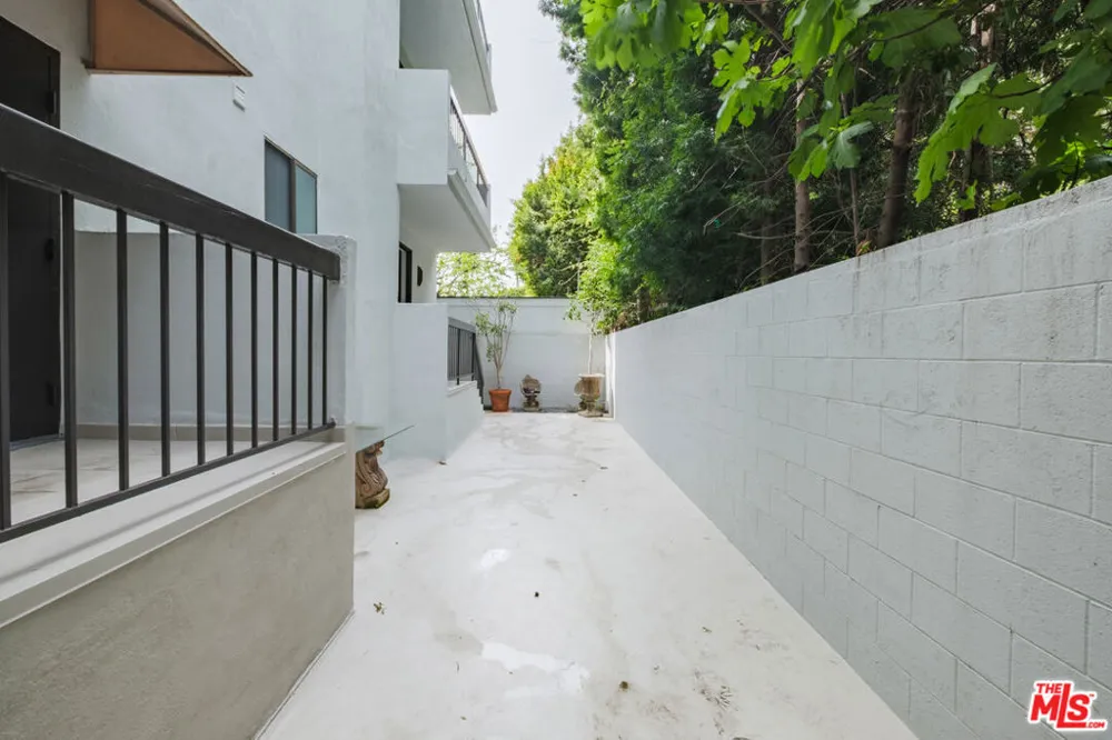 9033 Vista Grande Street #3 West Hollywood, CA 90069
