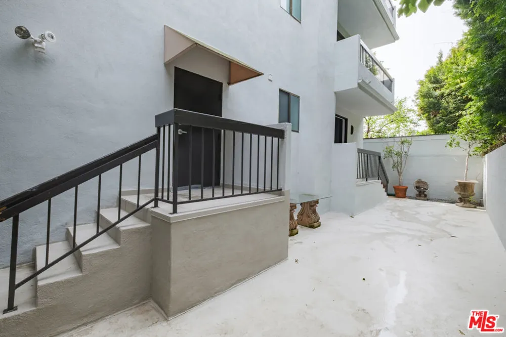 9033 Vista Grande Street #3 West Hollywood, CA 90069