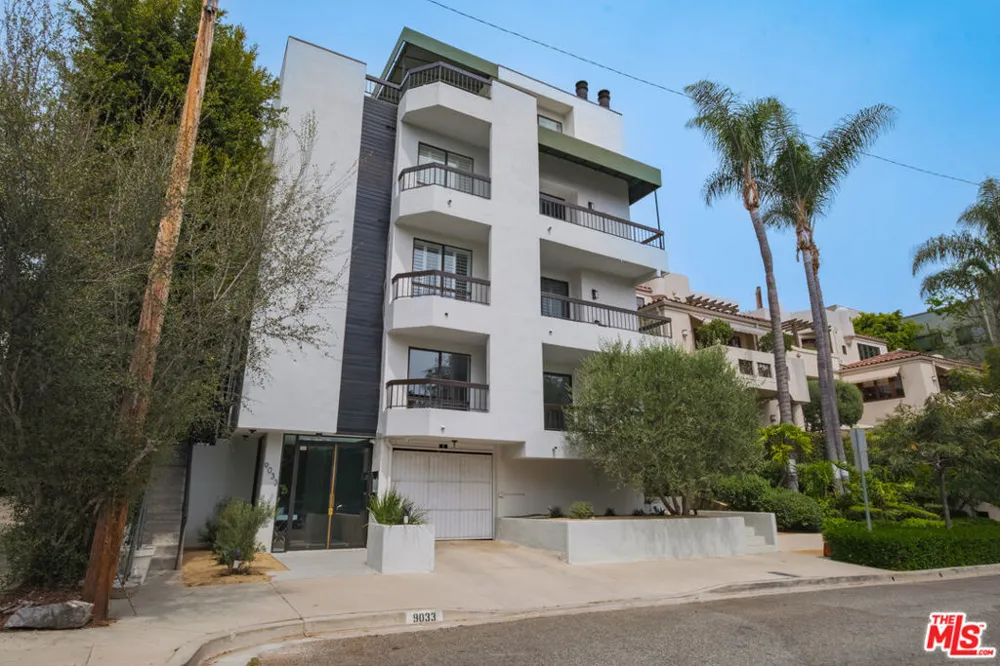9033 Vista Grande Street #3 West Hollywood, CA 90069