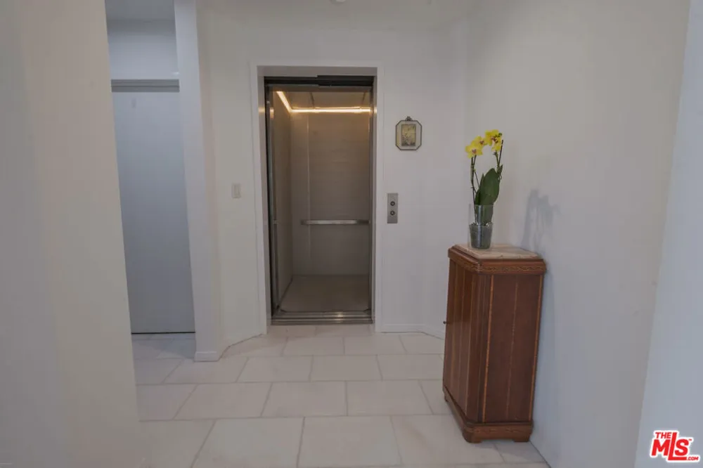 9033 Vista Grande Street #3 West Hollywood, CA 90069