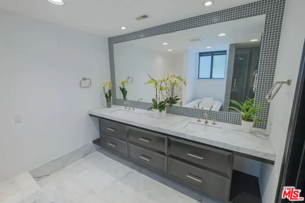 9033 Vista Grande Street #3 West Hollywood, CA 90069