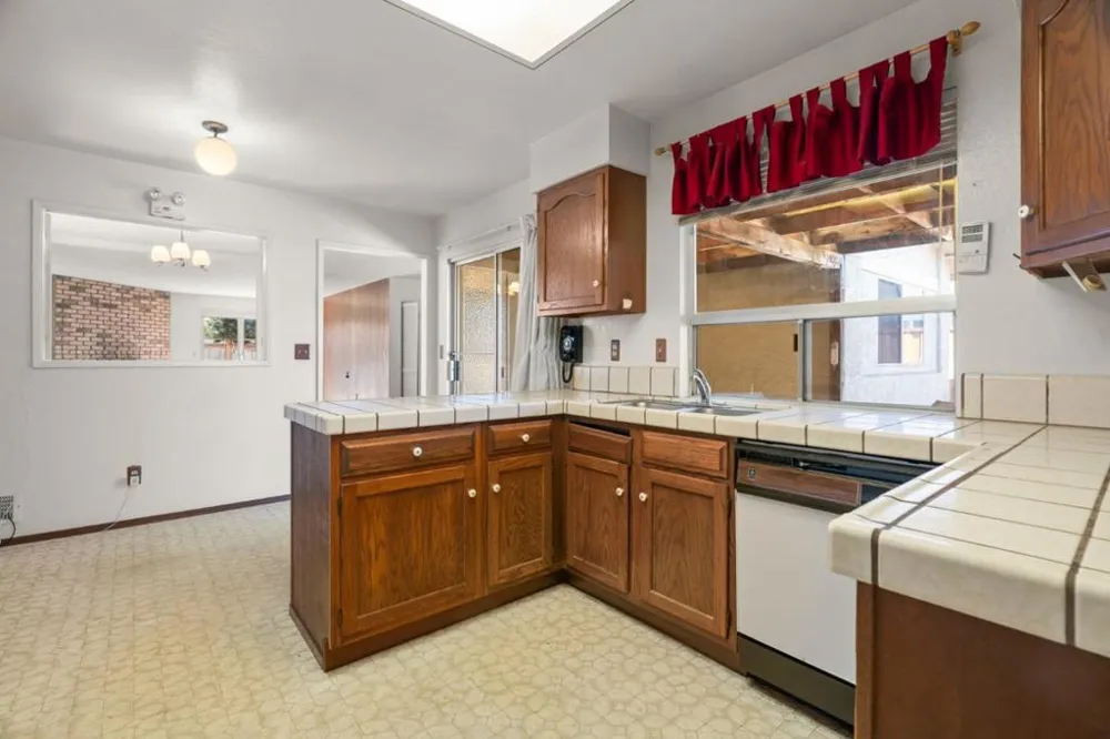 475 Vivienne Drive Watsonville, CA 95076