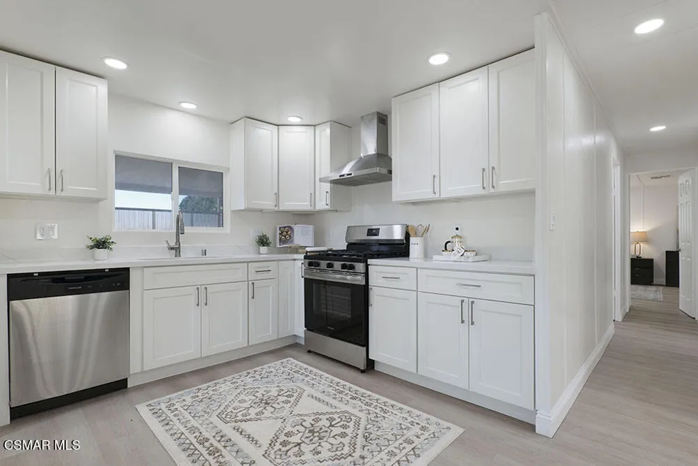 40 Heather Way Ventura, CA 93004