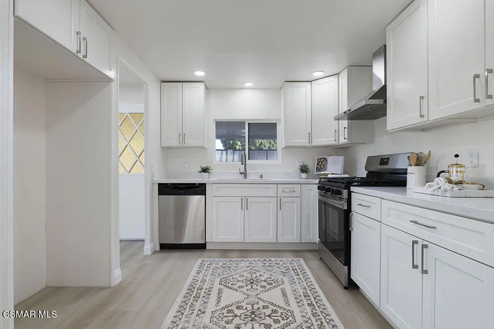 40 Heather Way Ventura, CA 93004