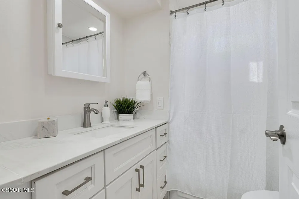 40 Heather Way Ventura, CA 93004