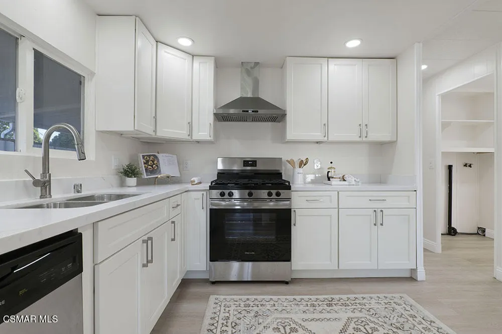 40 Heather Way Ventura, CA 93004