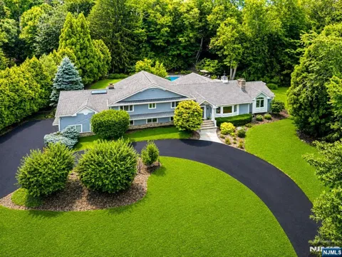 9 Pinehill Drive