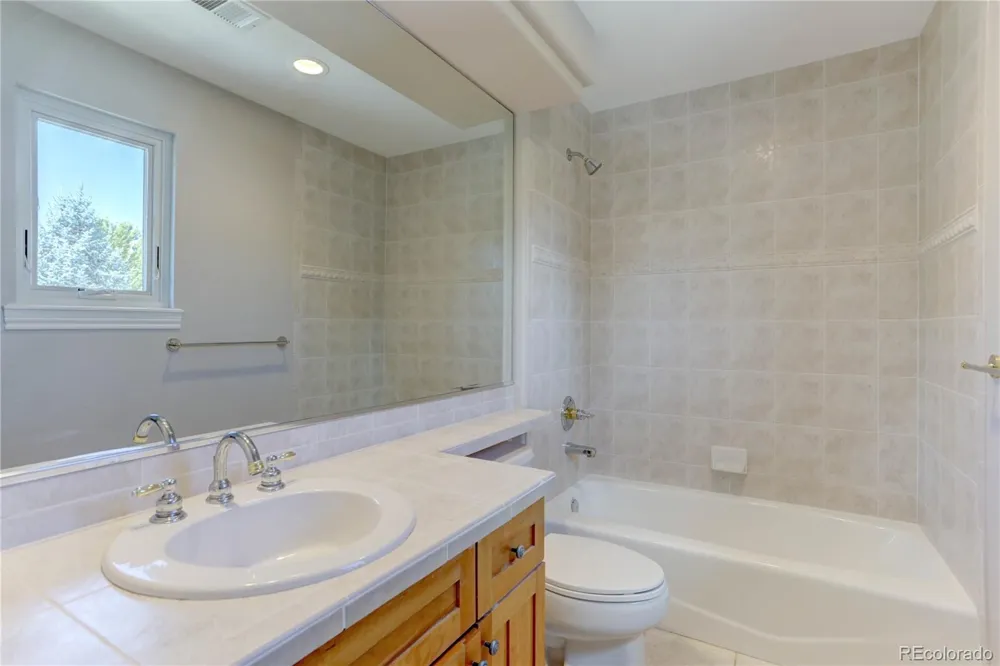 951 Courtland Place Highlands Ranch, CO 80126