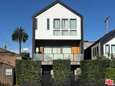 2606 S Barrington Avenue