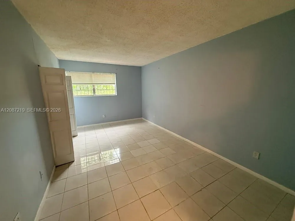 1255 W 53rd St #309 Hialeah, FL 33012